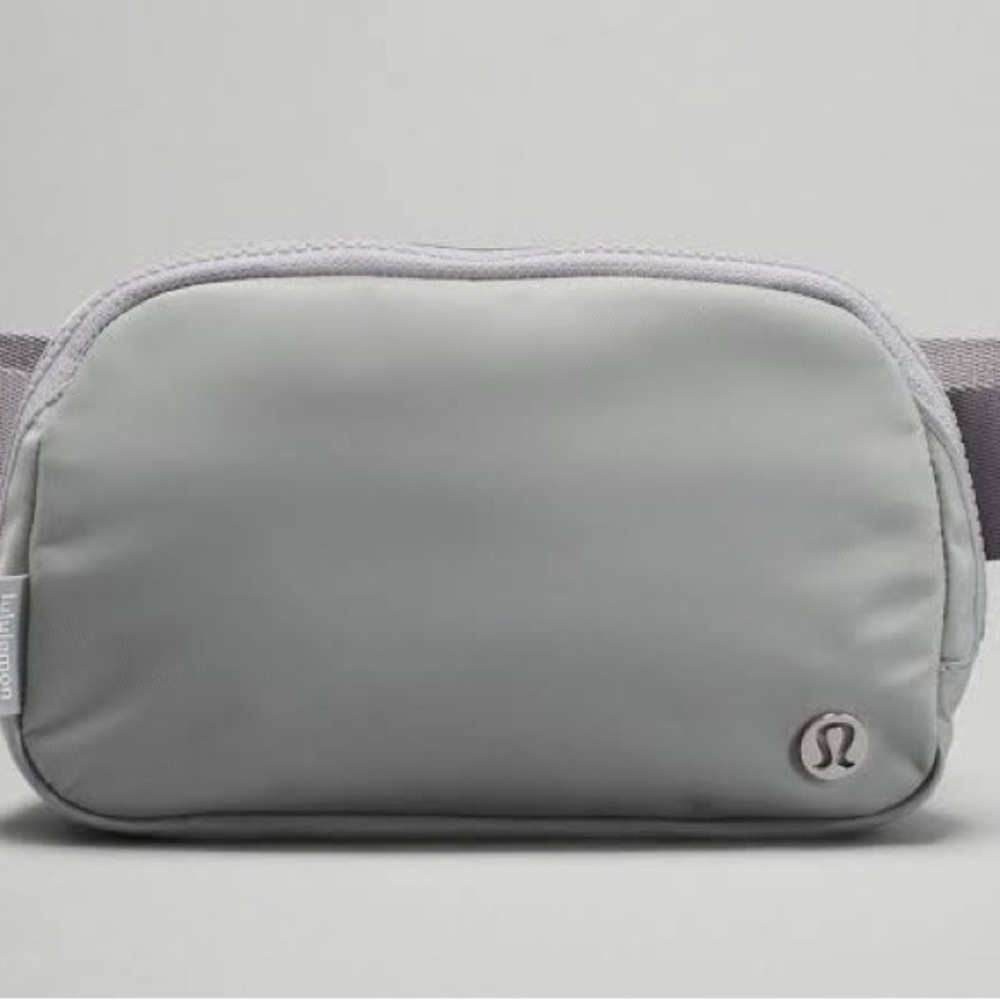 Lululemon Everywhere Belt Bag  SILD ONE SIZE